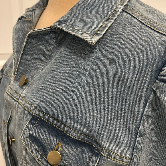 Elan Denim Belted Puff Sleeve Dress - Picture 8 of 13